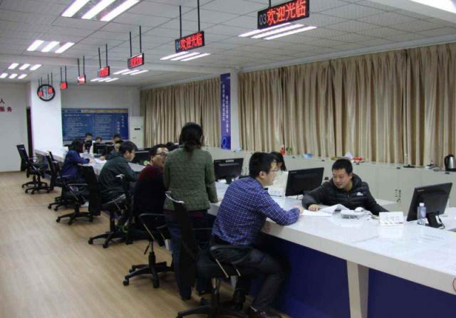 户口与社保档案不在同一地区，退休时需要在哪办相关的退休手续？