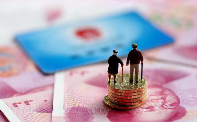 办理退休计算养老金时，是按照自己原本的实际工龄计算的吗？