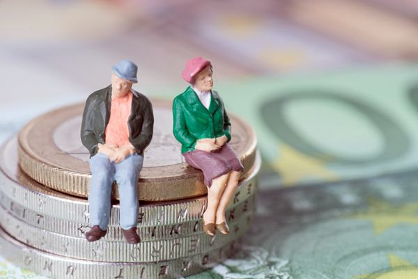 办理退休计算养老金时，是按照自己原本的实际工龄计算的吗？