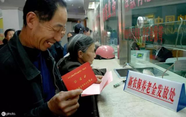 新农保每年缴费200元，60岁后能拿多少养老金？够农民养老吗？